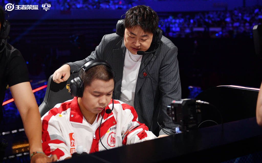 成都AG赢得KPL夏季赛冠軍(jūn),王者電(diàn)竞發(fā)力线下探索