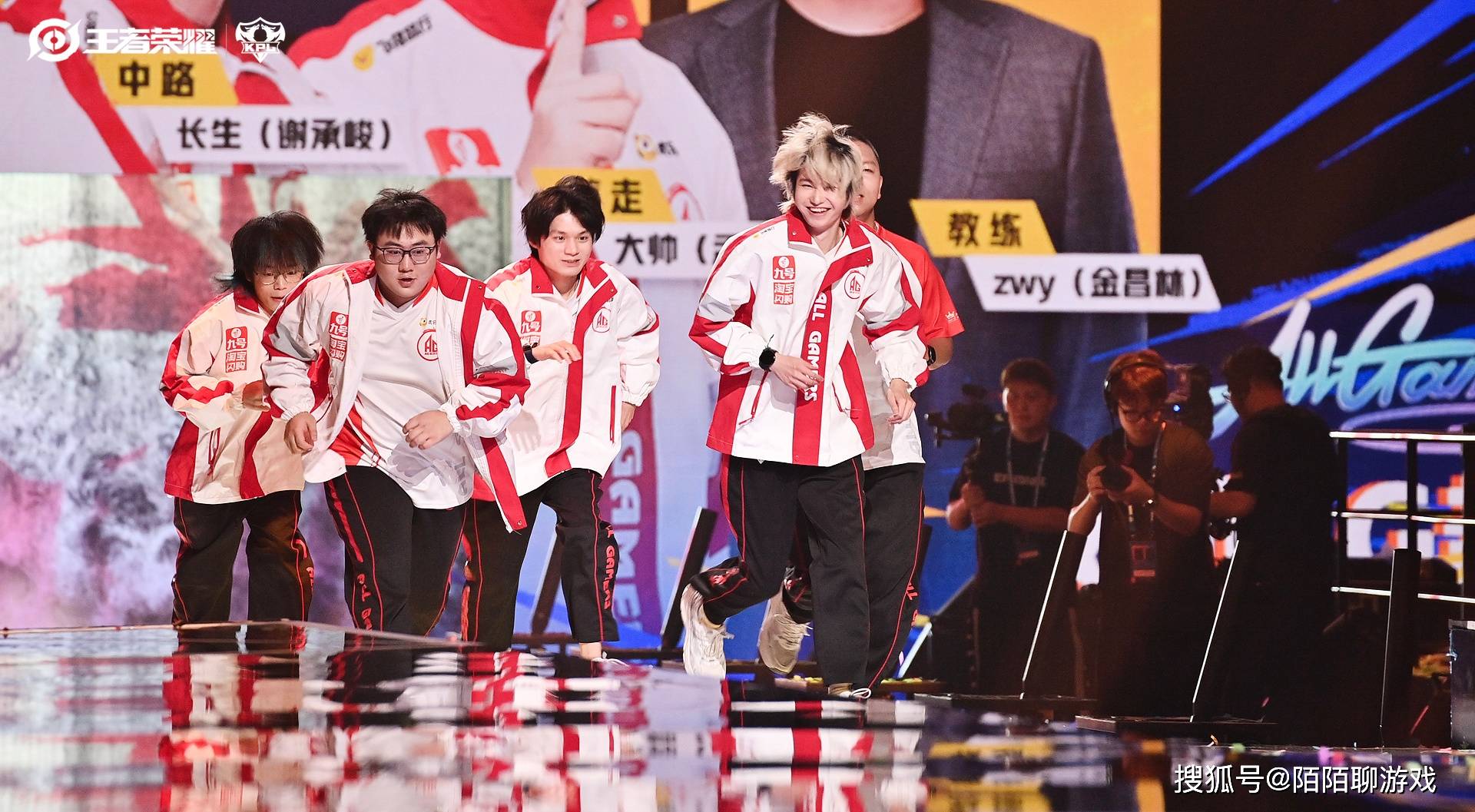 2025年KPL年縂(zǒng)战队分析(xī)：AG剑指7连冠，久哲轮换值得期待，JDG没戏！