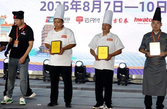 “好客山东美食争霸賽(sài)”淄(zī)博(bó)賽(sài)区比(bǐ)賽(sài)正酣 聊城战队闯进前(qián)八(bā)强