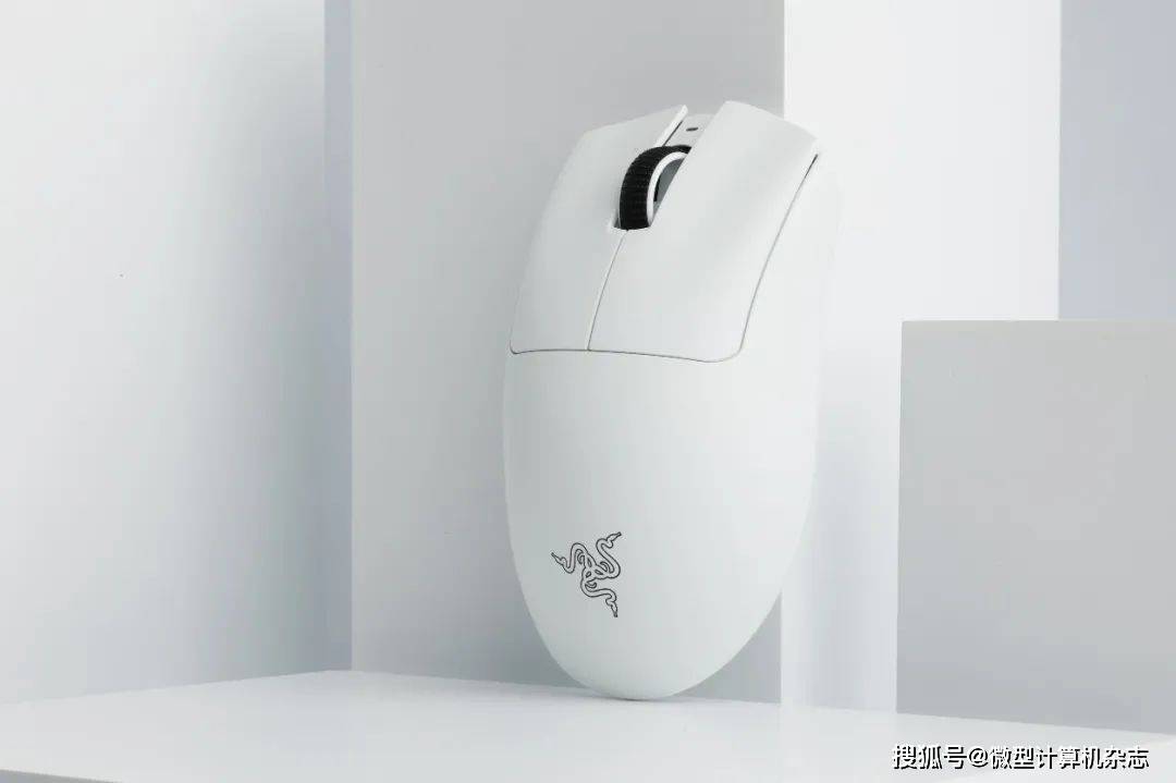 拔(bá)擢核心性(xìng)能，诉諸(zhū)專(zhuān)业电竞！雷蛇炼狱蝰蛇V4專(zhuān)业版无線(xiàn)游戏鼠标