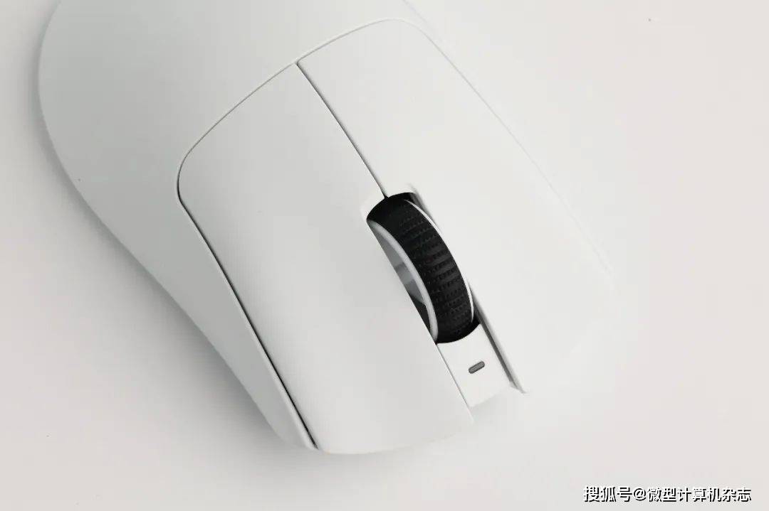 拔(bá)擢核心性(xìng)能，诉諸(zhū)專(zhuān)业电竞！雷蛇炼狱蝰蛇V4專(zhuān)业版无線(xiàn)游戏鼠标