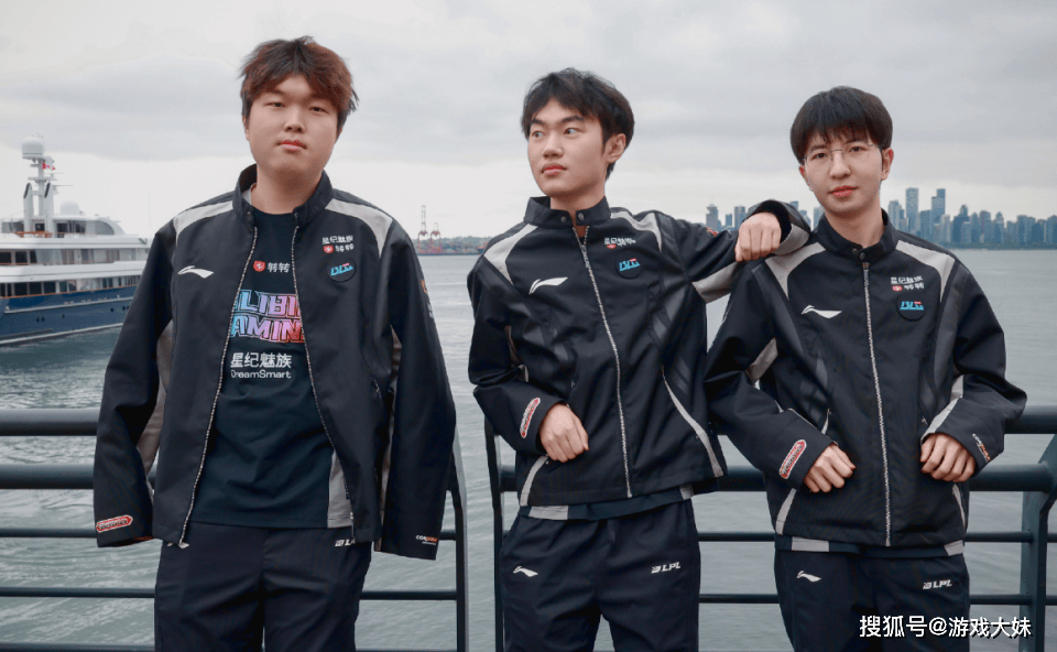 Bin接(jiē)受采訪(fǎng)，对上單(dān)英(yīng)雄(xióng)按(àn)喜好进行排名，第(dì)一名是(shì)坦克英(yīng)雄(xióng)