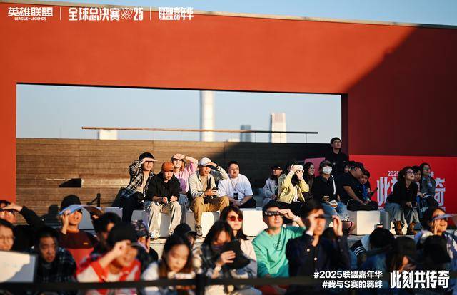 “故宫以东”开启“文旅+电竞”融合新模式，英雄联盟嘉年华北京站火爆