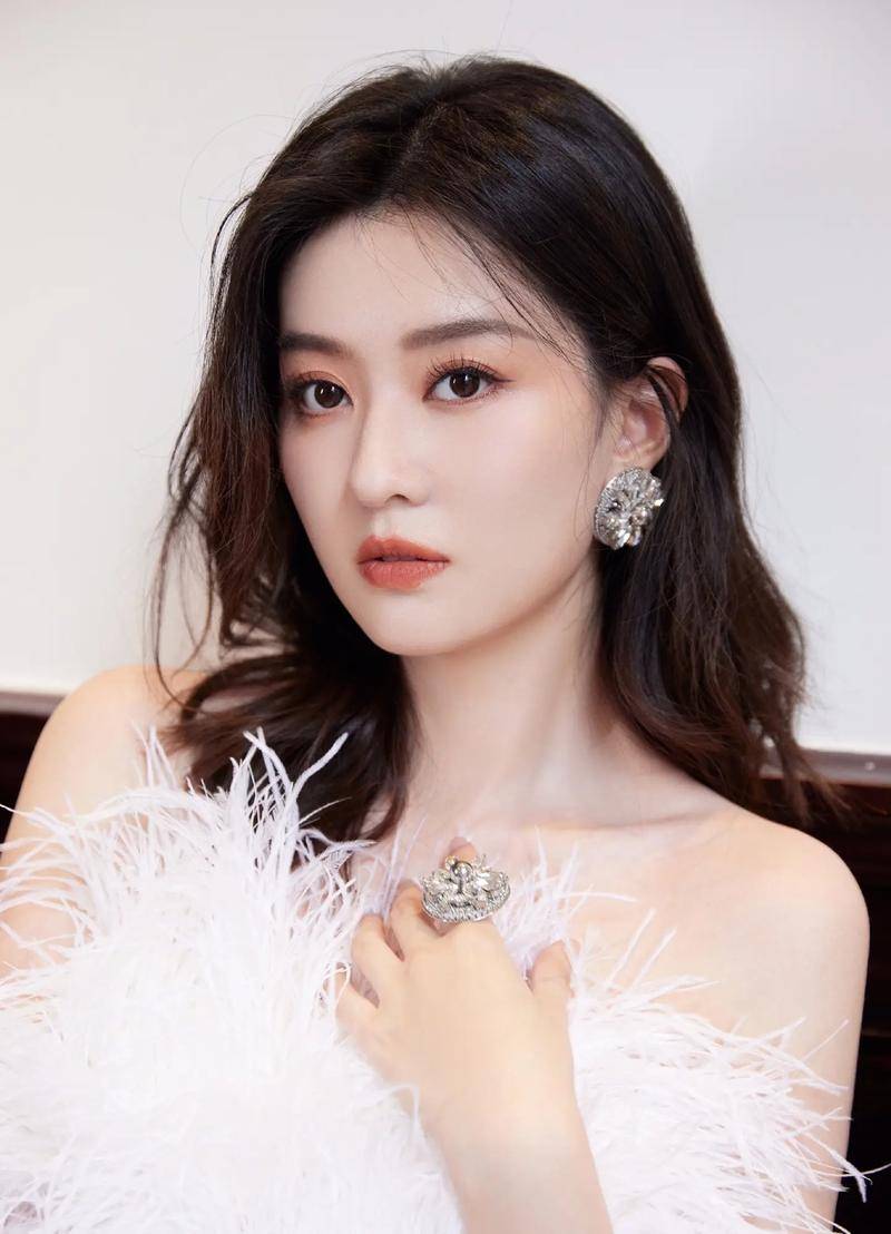 天呐！乔欣这波操作太秀了(le)，500亿豪門(mén)？秘密结婚？这是要上天！