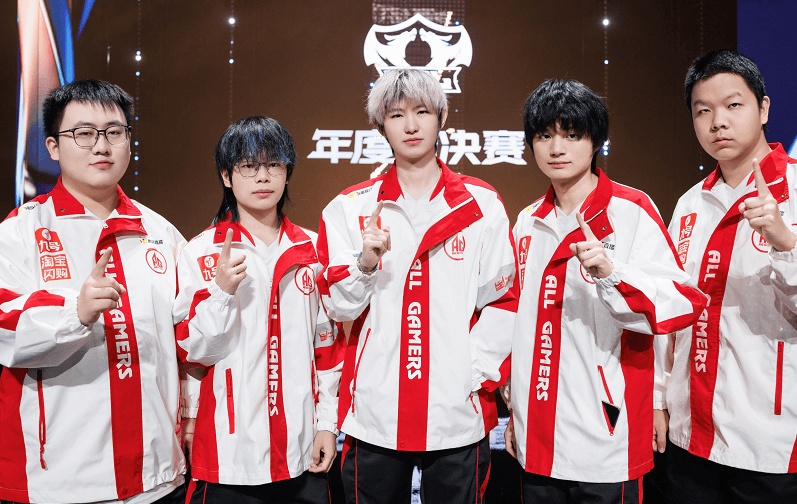 AG超玩会钟意透露休息打算，粉丝担心，王朝要陨落了