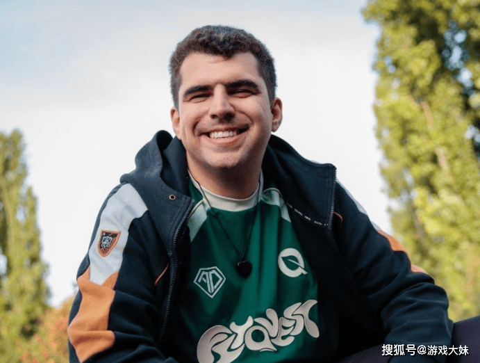 LOL选手吐槽女性生(shēng)理期(qī)，鏡(jìng)头被全部(bù)剪掉，如今战隊(duì)宣(xuān)佈(bù)将他开除