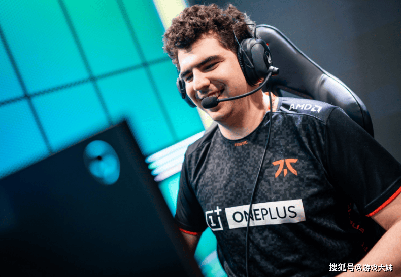 LOL选手吐槽女性生(shēng)理期(qī)，鏡(jìng)头被全部(bù)剪掉，如今战隊(duì)宣(xuān)佈(bù)将他开除