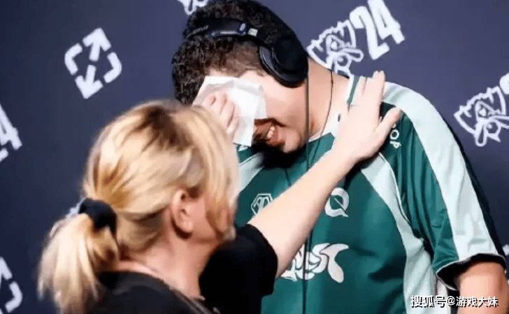 LOL选手吐槽女性生(shēng)理期(qī)，鏡(jìng)头被全部(bù)剪掉，如今战隊(duì)宣(xuān)佈(bù)将他开除