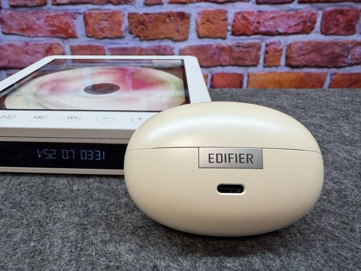 颜值與(yǔ)实力(lì)并存！漫步者LolliClip AI：我的通勤时尚“声”装备