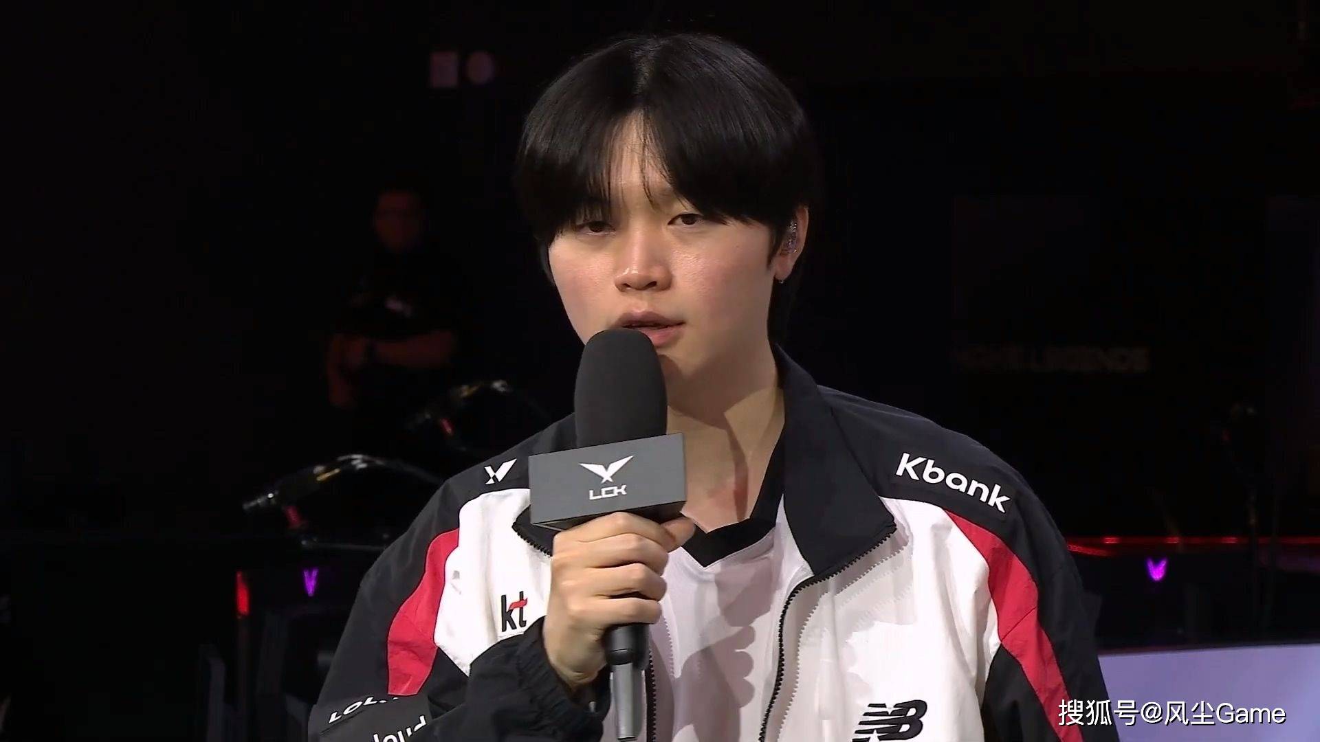 LOL十年賽(sài)事博(bó)主退网!LCK賽(sài)前整活:用河蟹预测比(bǐ)賽(sài)结果